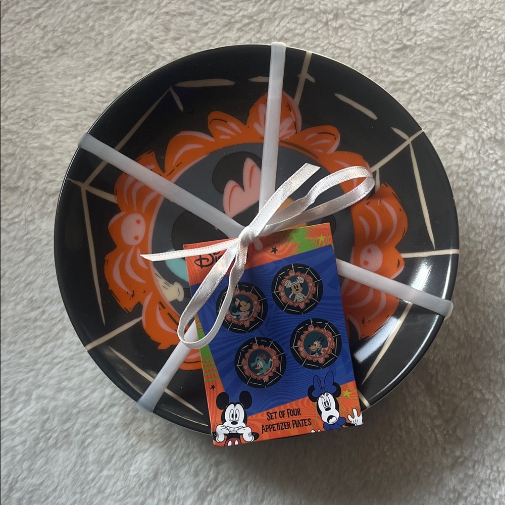 New Disney Halloween Plates Set